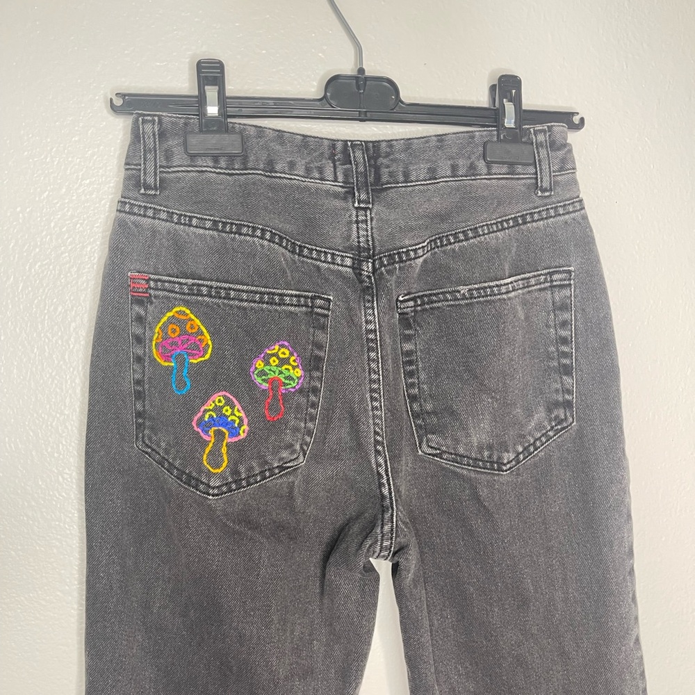 BDG Urban Outfitters Black High Rise Mushroom Embroidered Size 24 - Picture 1 of 7